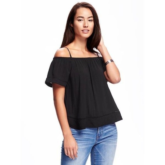 Old Navy Tops - Old Navy black off the shoulder top